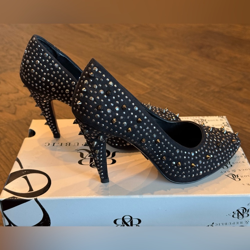 Spiky Heels - Picture 5 of 8